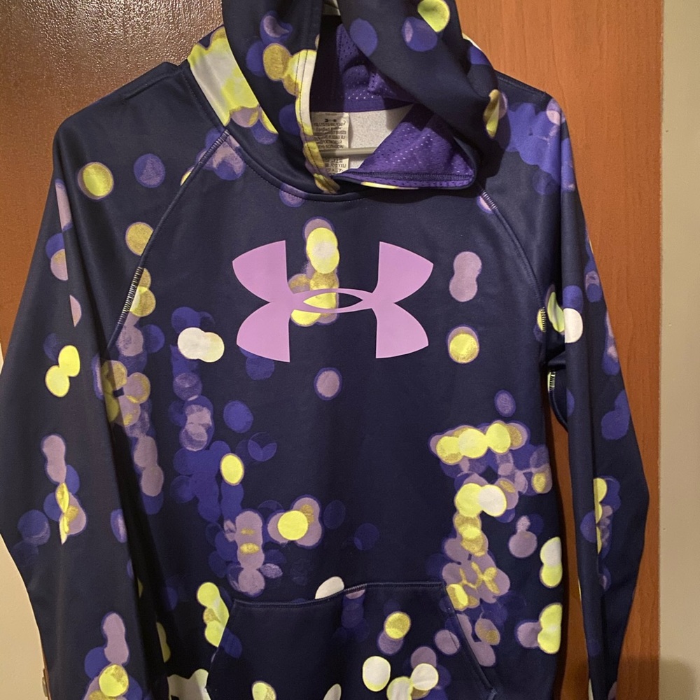 Under Armor pullover. Great condition!